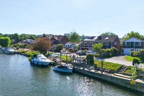 River Gardens, Reading RG8 2 bed detached house for sale