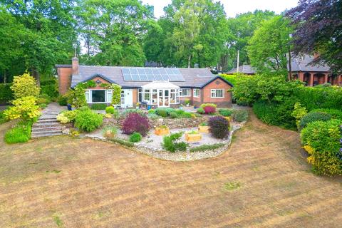 Pinewood Road, Market Drayton TF9 4 bed bungalow for sale