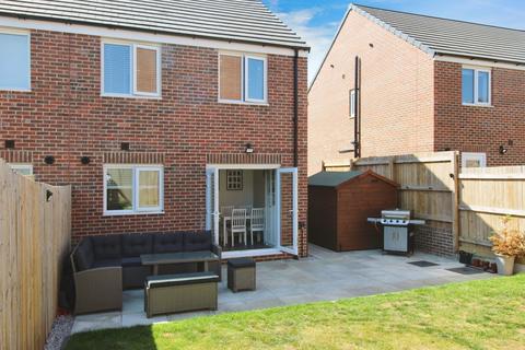 Kingfisher Way, West Yorkshire WF12 3 bed semi