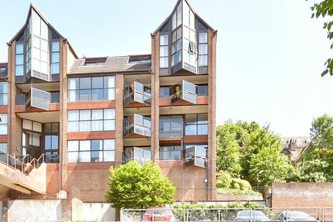 Sealand Court, Rochester ME1 2 bed ground floor flat for sale