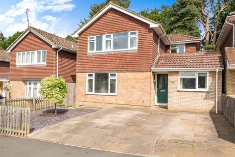 Alphington Avenue, Camberley GU16 4 bed detached house for sale