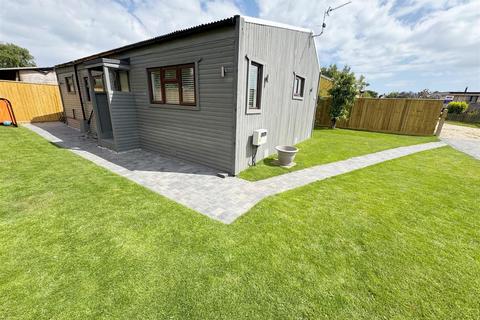 Humberston Fitties, Humberston... 2 bed chalet for sale