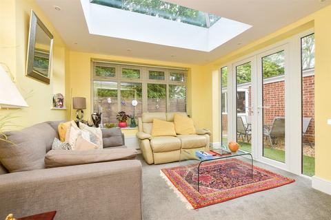 Leatt Close, Broadstairs CT10 2 bed detached bungalow for sale