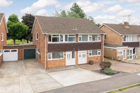 Nuffield Drive, Banbury, OX16 1BX 3 bed semi