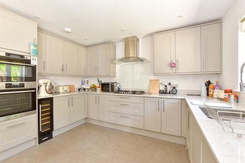 Maple Leaf Avenue, Ryde PO33 2 bed detached bungalow for sale