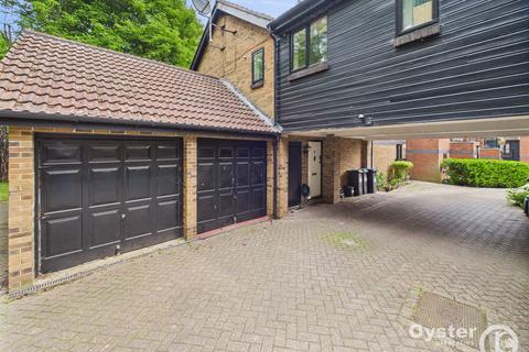 Walker Close, London, N11 2 bed flat for sale