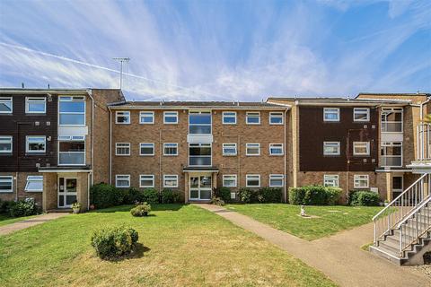 High Road, Bushey WD23 2 bed flat for sale