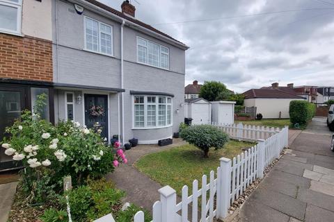 Fields Park Crescent, Romford 3 bed house for sale