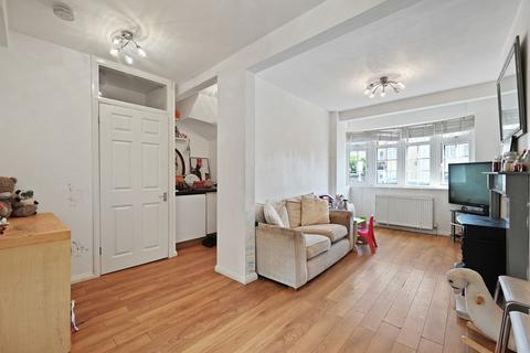 Conrad Drive, Worcester Park, KT4 2 bed terraced house for sale