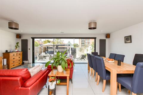 Alfred Road, Birchington CT7 3 bed detached house for sale