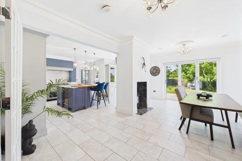 South Hanningfield Road, South... 5 bed detached house for sale