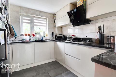 Phoenix Road, Chatham 4 bed terraced house for sale