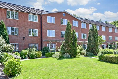 Lakeside Gardens, Ashford TN25 2 bed flat for sale