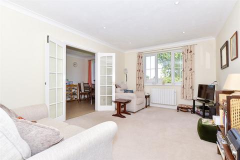 Lakeside Gardens, Ashford TN25 2 bed flat for sale