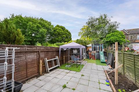 Baxter Road, Royal Docks, London, E16 3 bed terraced house for sale