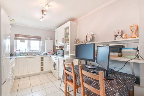 Mitchellbrook Way, Neasden, London, NW10 2 bed flat for sale