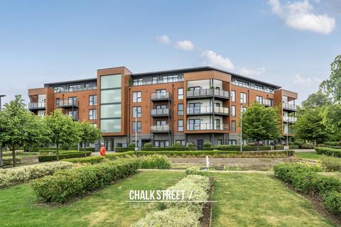 Bell Flower Lodge, Gubbins Lane... 2 bed ground floor flat for sale