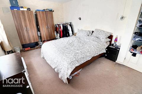 Anne Way, Hainault 2 bed semi