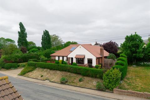 Lower Farm Road, Stowmarket IP14 3 bed detached bungalow for sale