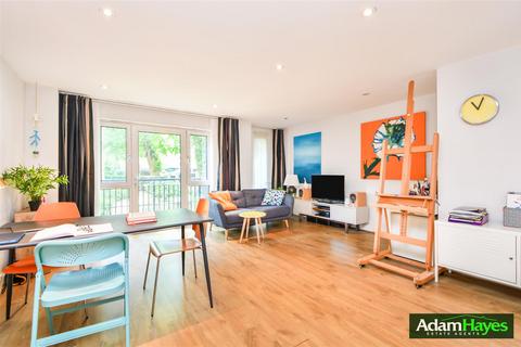 7 Holden Avenue, London N12 2 bed apartment for sale