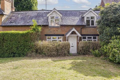Little Common, Stanmore HA7 2 bed house for sale