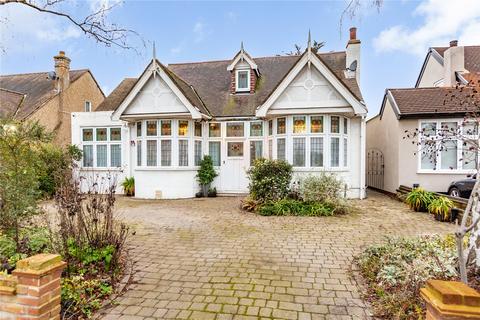 Westrow Gardens, Ilford, IG3 6 bed detached bungalow for sale