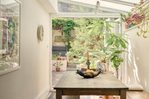 Ashmore Road, London W9 2 bed flat for sale