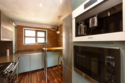 Hawkwood Close, Rochester, Kent 1 bed coach house for sale