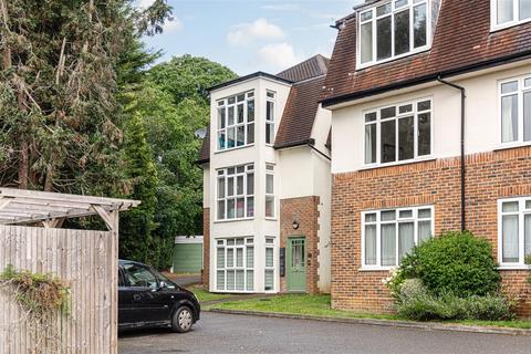 Doran Drive, Redhill 2 bed apartment for sale