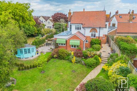 Third Avenue, Frinton
