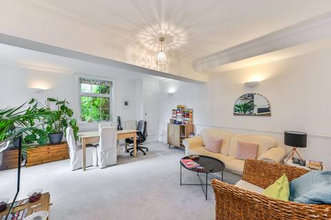 Bowden Street, Kennington, London, SE11 2 bed flat for sale