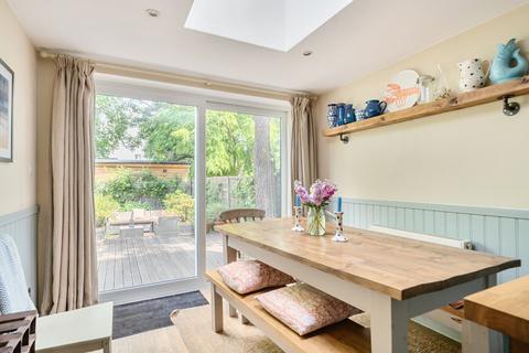 Fernlea Road, Balham, London, SW12 3 bed flat for sale