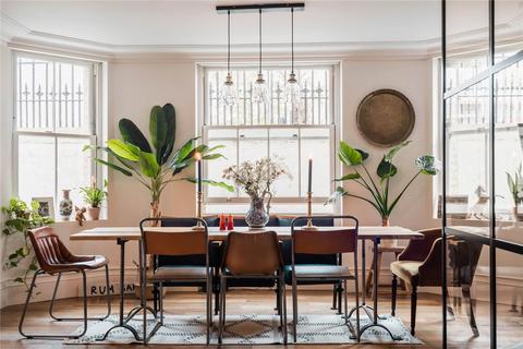 Clapham Common North Side, SW4 1 bed apartment for sale