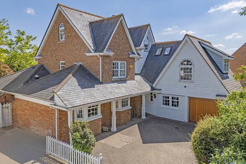 Beaulieu Park CM1 5 bed detached house for sale