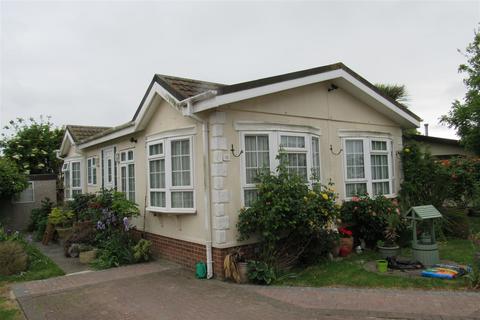 Foxhunter Residential Caravan Park... 2 bed park home for sale