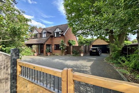 Swains Lane, Flackwell Heath HP10 4 bed detached house for sale