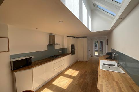 Five Ash Road, Gravesend DA11 2 bed terraced house