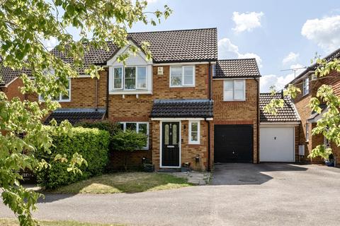 Munday Court, Binfield, Bracknell 4 bed semi