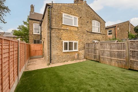 Wycliffe Road, London SW19 2 bed apartment for sale