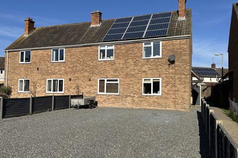 School Road, Taunton TA2 3 bed semi