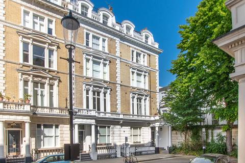 Clanricarde Gardens, Notting Hill... Studio for sale