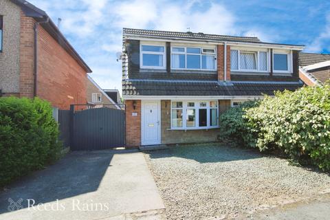 Larchwood Crescent, Lancashire PR25 3 bed semi
