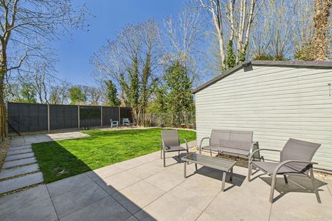 Lime Court Lime Grove, Ruislip, HA4 2 bed maisonette for sale