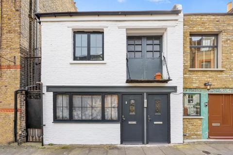 Sylvester Path, Hackney Central, E8 2 bed flat for sale