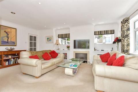 Woodland Way, Canterbury CT2 4 bed detached bungalow for sale