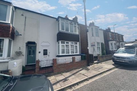 Manor Road, Aylesbury, Buckinghamshire 3 bed semi