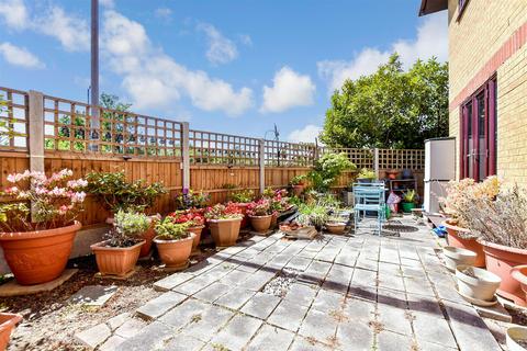 Cranfield Park Court, Wickford SS12 2 bed end of terrace house for sale