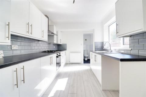 Salisbury Street, Hessle 3 bed end of terrace house for sale
