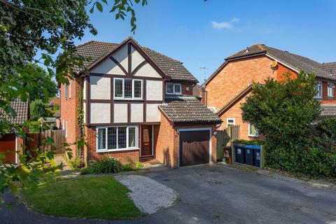 Lincolns Mead, Lingfield RH7 4 bed detached house for sale