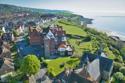 The Durlocks, Folkestone, CT19 2 bed flat for sale